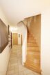Verkauft in 96 Tagen - schönes freistehendes Einfamilienhaus - Treppenabgang ins Gartengeschoss