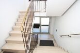 Jung. Ambitioniert. Bereit fürs Eigenheim? provisionsfrei - Treppenhaus