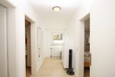 Eine spezielle Großzügigkeit an Raum und Platz! provisionsfrei - Einliegerwohnung: Flur