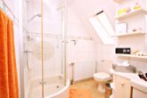 Eine spezielle Großzügigkeit an Raum und Platz! provisionsfrei - Einliegerwohnung: Tageslichtbad mit Dusche